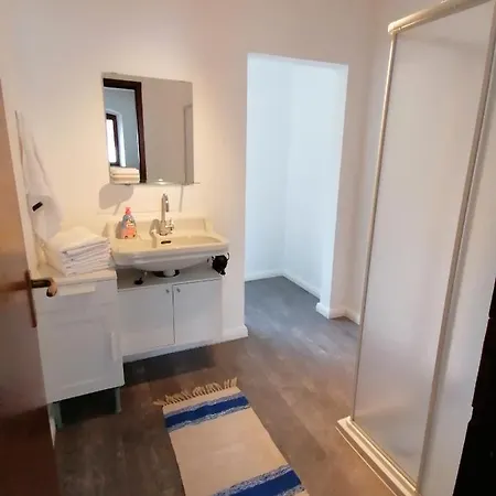Geraeumige In Zentraler Lage Apartman